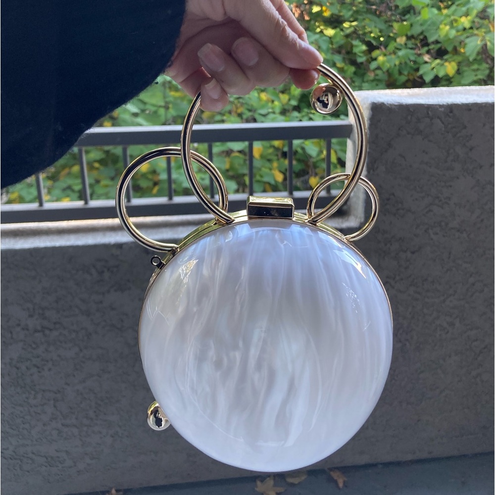 Sphere Orb Marbled White clutch